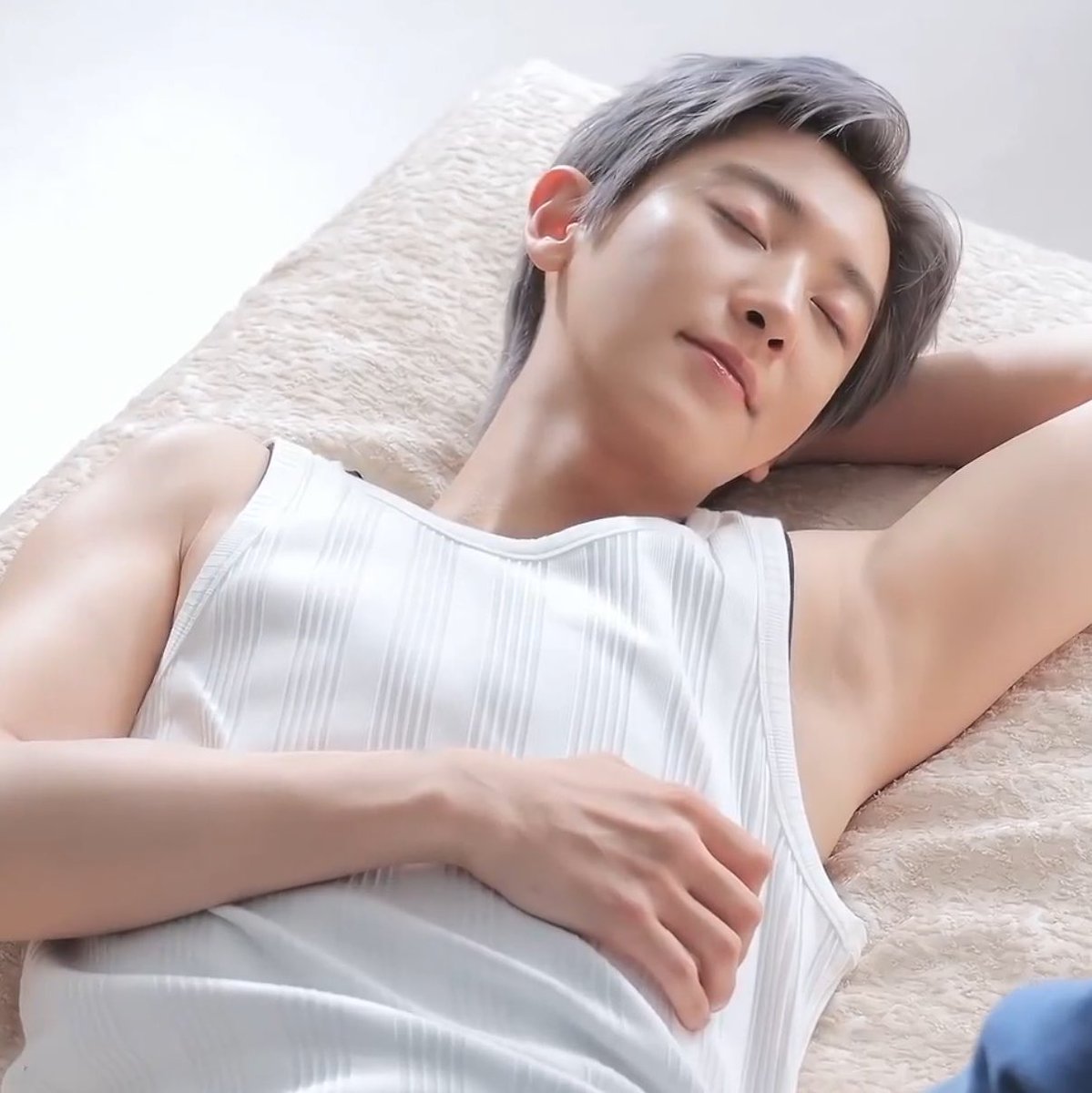 dilfyeol's tweet photo. me pretending i wouldn’t immediately lay beside you 😭😭 https://t.co/jmLr7Al46F