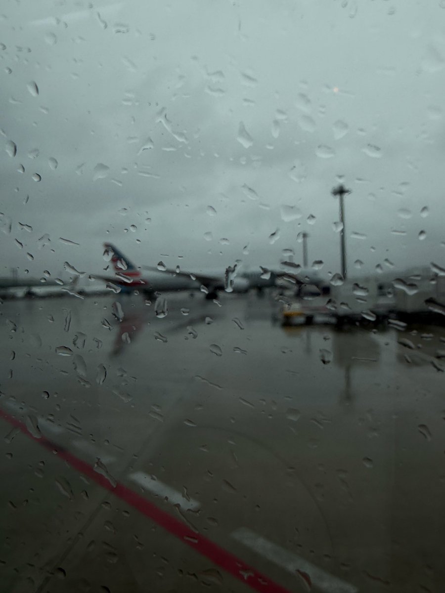 Yuuuyu97's tweet photo. 希望我回东京后再连下一个月的雨，走的那天开始下雨，到国内大晴天，等我回去了继续下，再不回东京真的要疯了，只想躺在我的床上，一个人呆着 https://t.co/7mv5BG9UDh