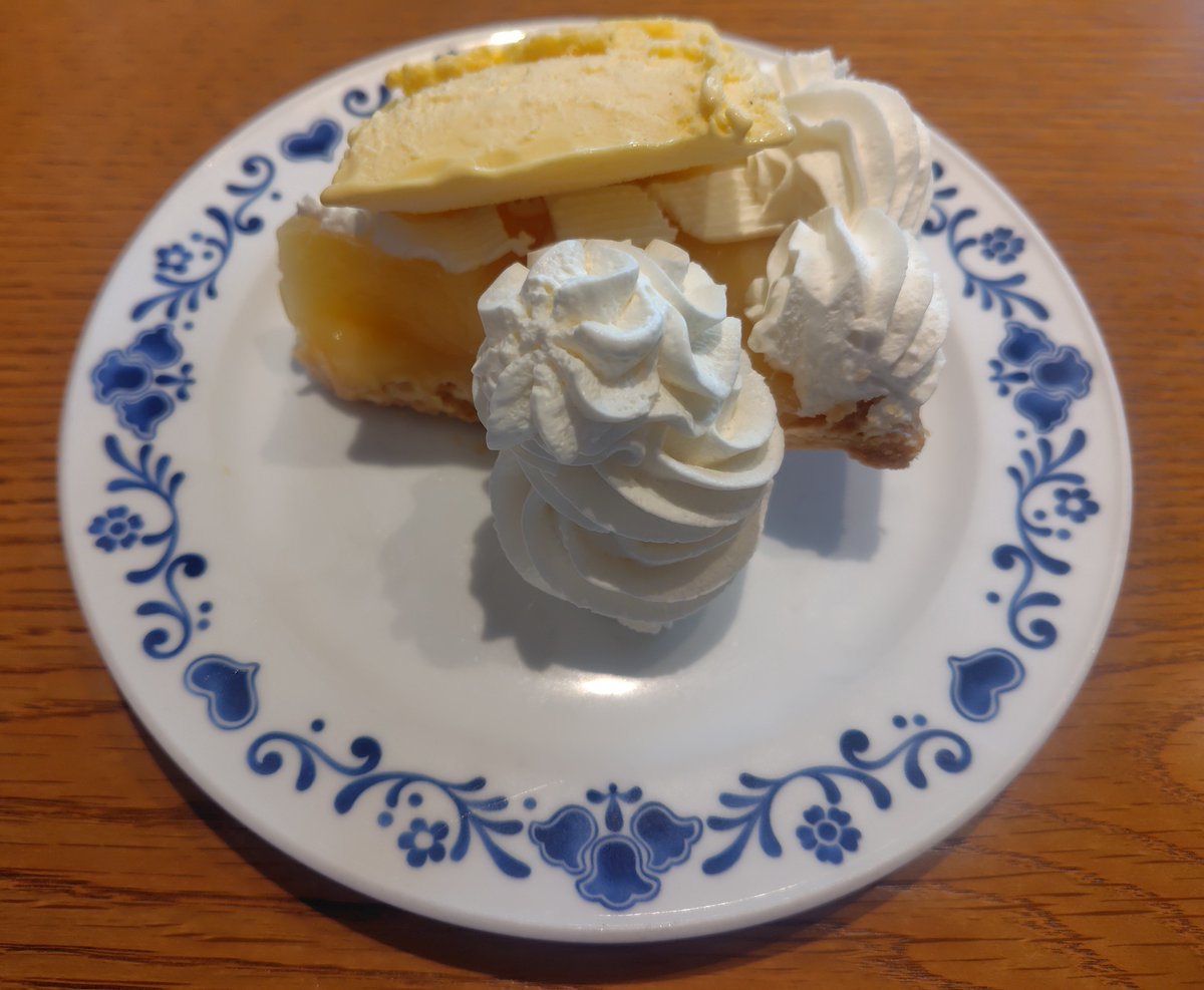 annas_pie1973's tweet photo. ラスト
レモンパイ🍋

今日が今年のレモンパイ食べ納めになるので色々つけてみました。
また来年お会いしましょう✨

#アンナミラーズ
#アンミラ https://t.co/2WaFaMe3PP
