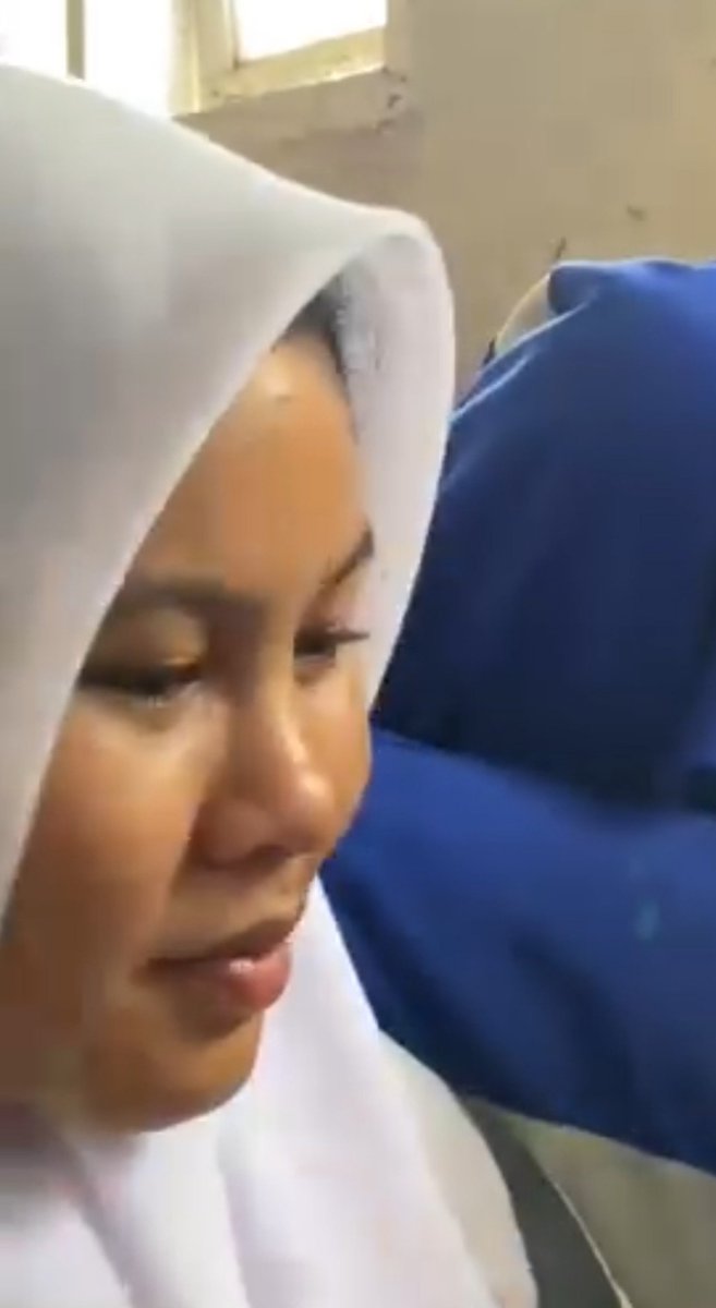 ulqu10ra's tweet photo. muka lu itu manis,cantik,bibir lu enak banget buat di cium,tebel banget bibir lu itu enak banget untuk sloppy blowjob,lendir dari mulut lu bleberan di kontol gw https://t.co/iqTbr1Frd9