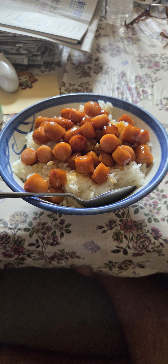 shion10's tweet photo. ローソンのてりやきのこれ、食べたくてでも高いから家にあったウインナーで作っちゃった。 https://t.co/m3QhwGXKXg
