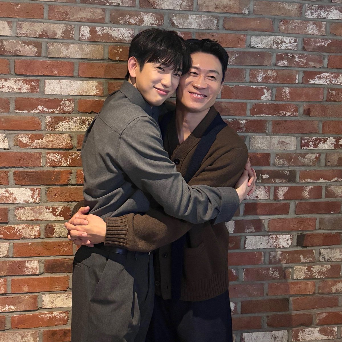 ultnyeong's tweet photo. park jinyoung and jin sukyu: from this to thisss https://t.co/j35ZKglnXZ