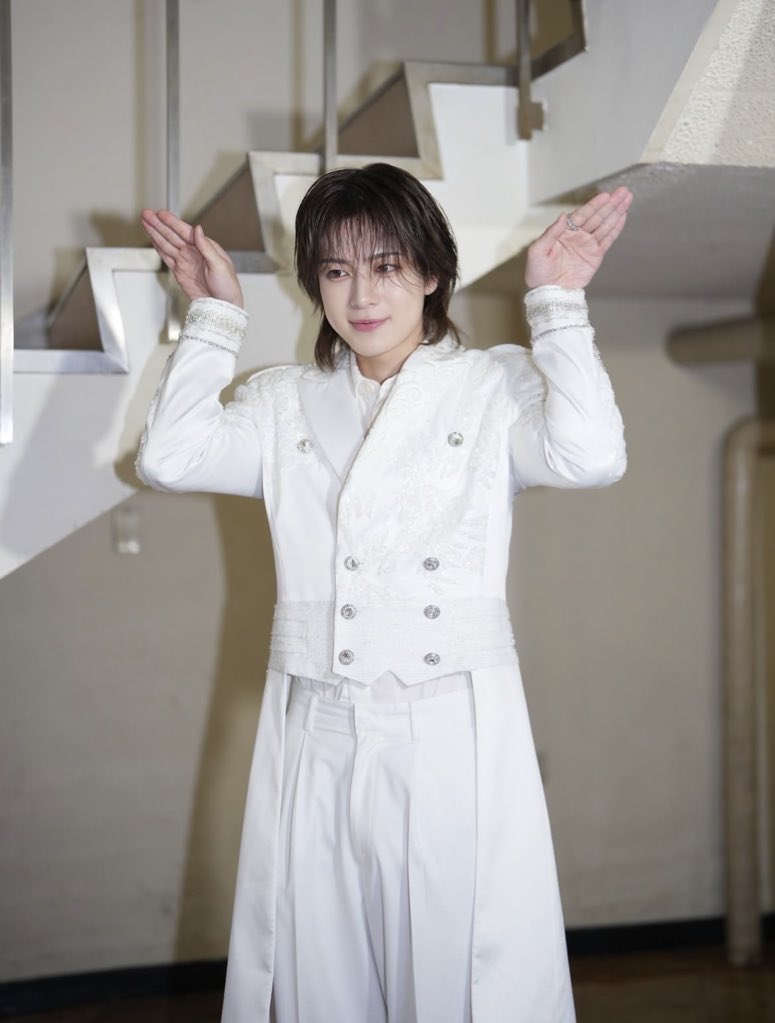 _qpqpys's tweet photo. #意味もなくタイムラインにかわいい佐野雄大を流す 
天使の日(10/4)に天使ポーズをしてくれる天使(佐野雄大) https://t.co/kAYarNQXhQ