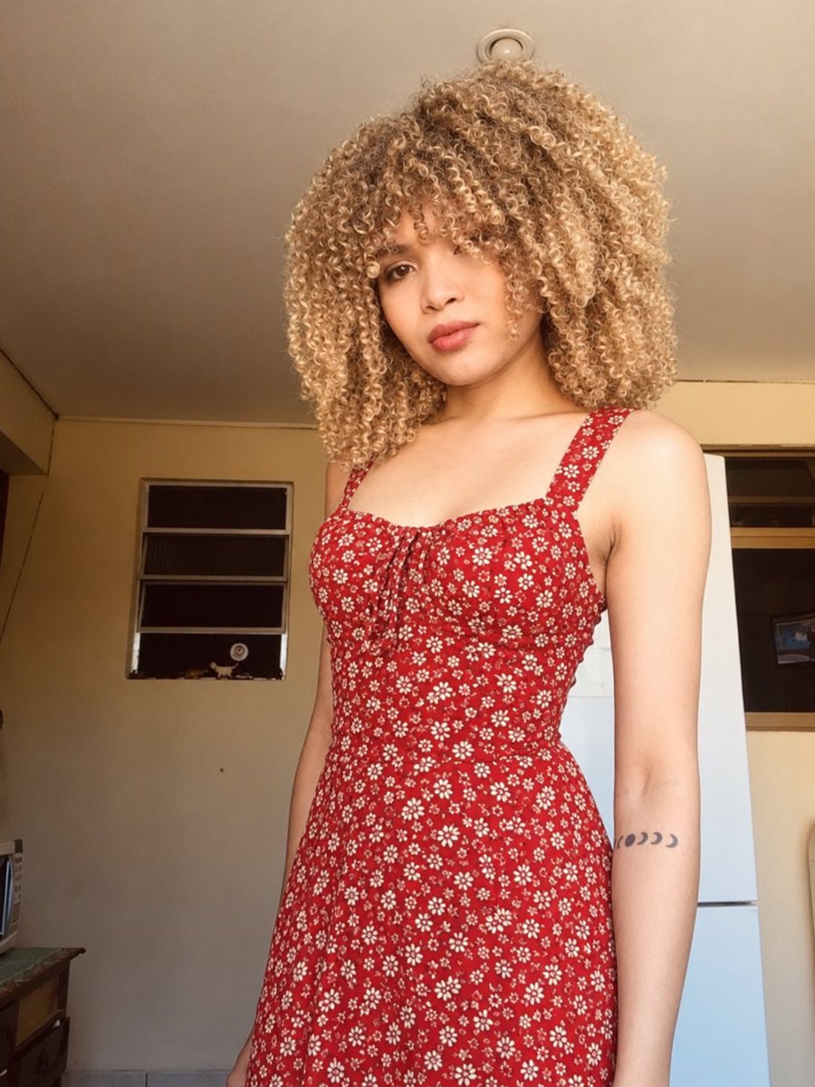 Jennafroz5kbn's tweet photo. Vestido novo, bem camponesa hahaha https://t.co/kCN1KvT12h