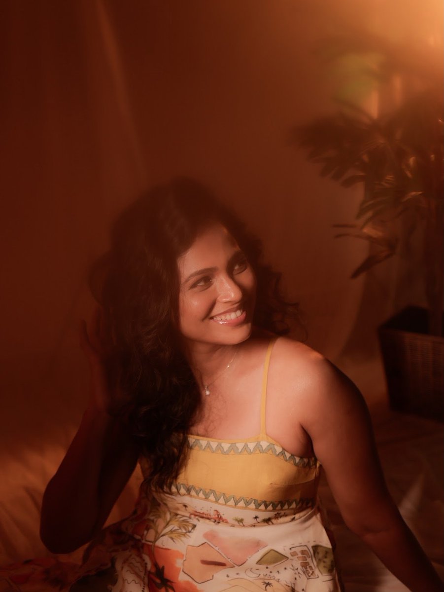 DreamerT96's tweet photo. #RamyaPandian
Cleavage arms #Dusky katta 🥰 https://t.co/WiNtSIOj1Q