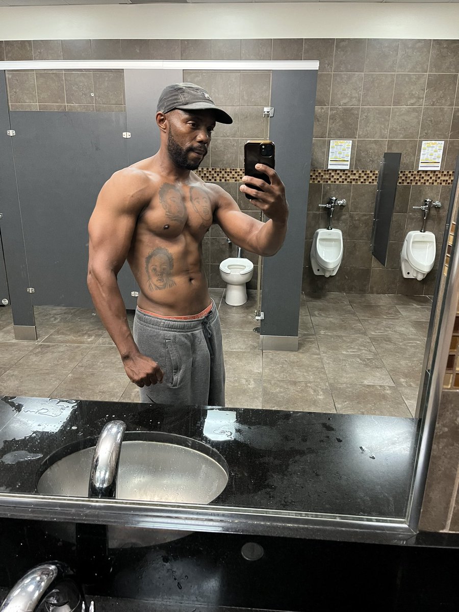 Only1SimpleMee's tweet photo. Dis ur dick riding looking aSS? Punk find sum safe to do and stop playing in a ngga A$$😜🤣🤦🏾‍♀️💀 https://t.co/Wa8IGhZooV