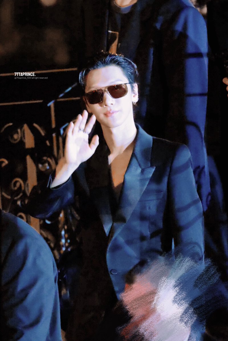 7ttaprince_1001's tweet photo. 260929 SAINT LAURENT SUMMER27

#TEN #텐 #เตนล์ #李永钦 #テン
#SaintLaurentxTEN 
#TENforYSLPFW27 https://t.co/rvbPNJYRNm