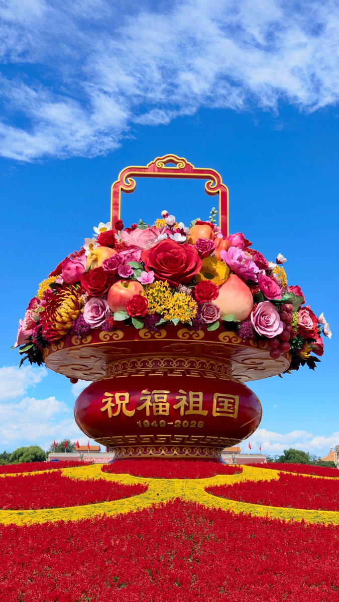 BeijingTourismX's tweet photo. A familiar sight, made even more festive for China’s National Day.
The giant National Day flower basket at Tian’anmen Square adds a splash of color to the heart of Beijing, with visitors stopping by for photos and to soak up the holiday atmosphere. https://t.co/CZGvr6ULEB
