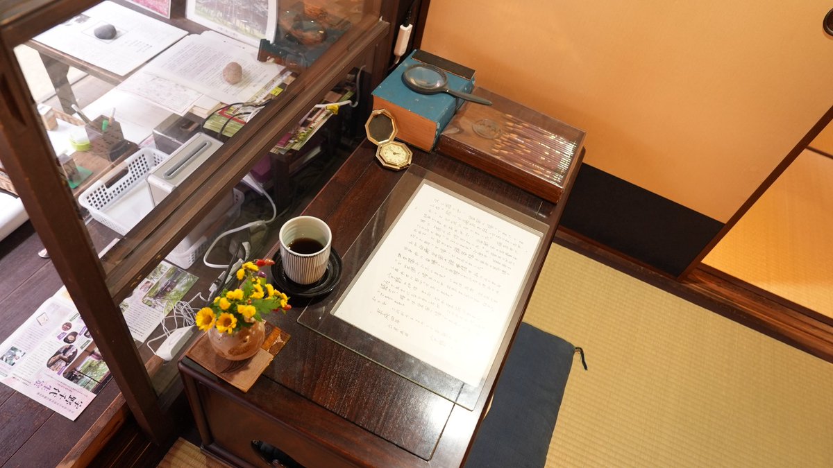 usiorobo's tweet photo. 朝ドラ「ブラッサム」で話題の宇野千代さん✨

ぼくたちが千代さんの生まれたおうちや通った小学校に行ったのは、去年の11月😊
紅葉が綺麗だったよ🍁
桜の時期にも行きたいなぁ😆✨ https://t.co/hyhuEhzq8O