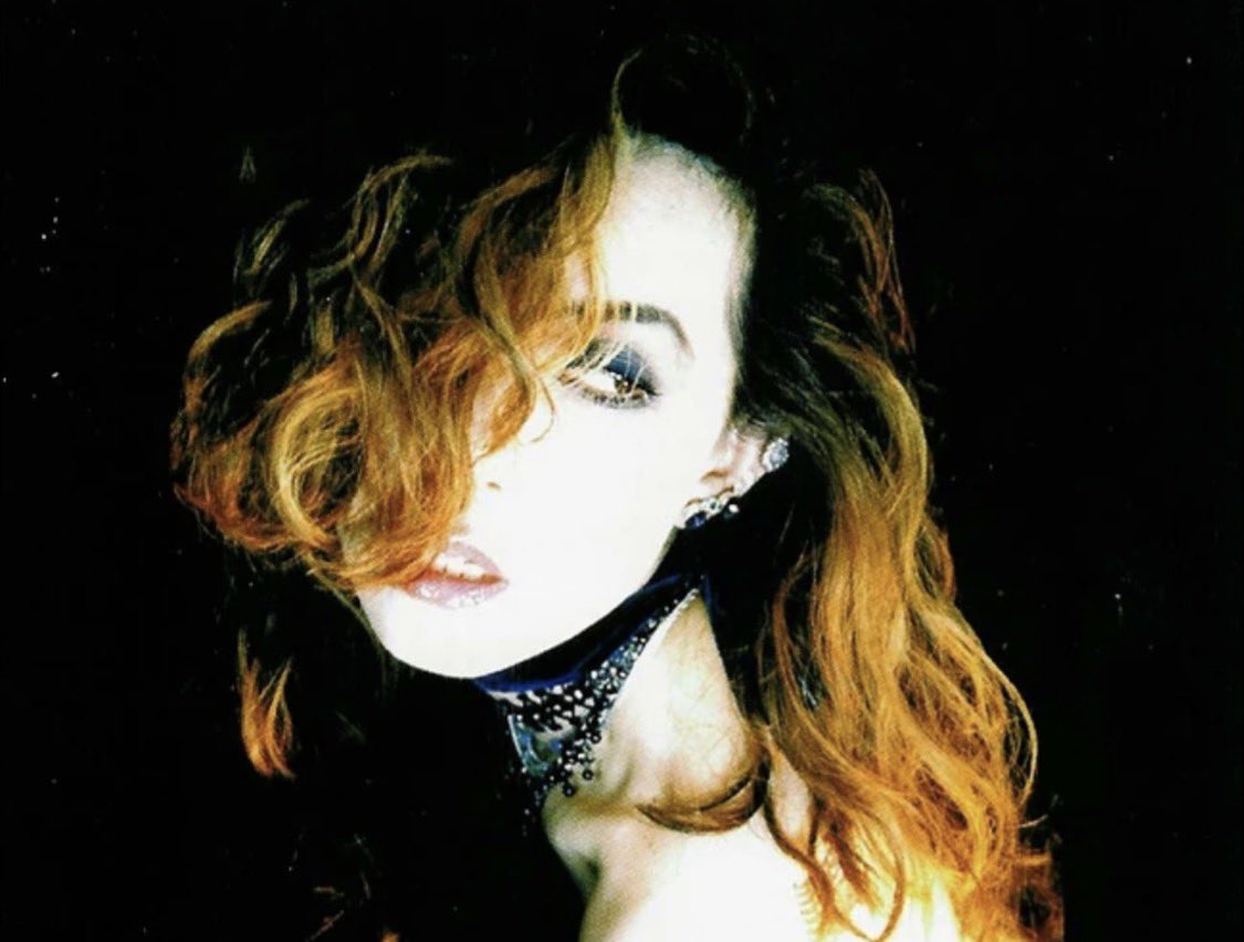 shoujok3shigomu's tweet photo. I’ve discovered the most gorgeous woman in human history why did no one tell me that there was a woman who was a vkei pioneer and her name was Lucifer Luscious Violenoue https://t.co/Ou7Kj4eOWQ