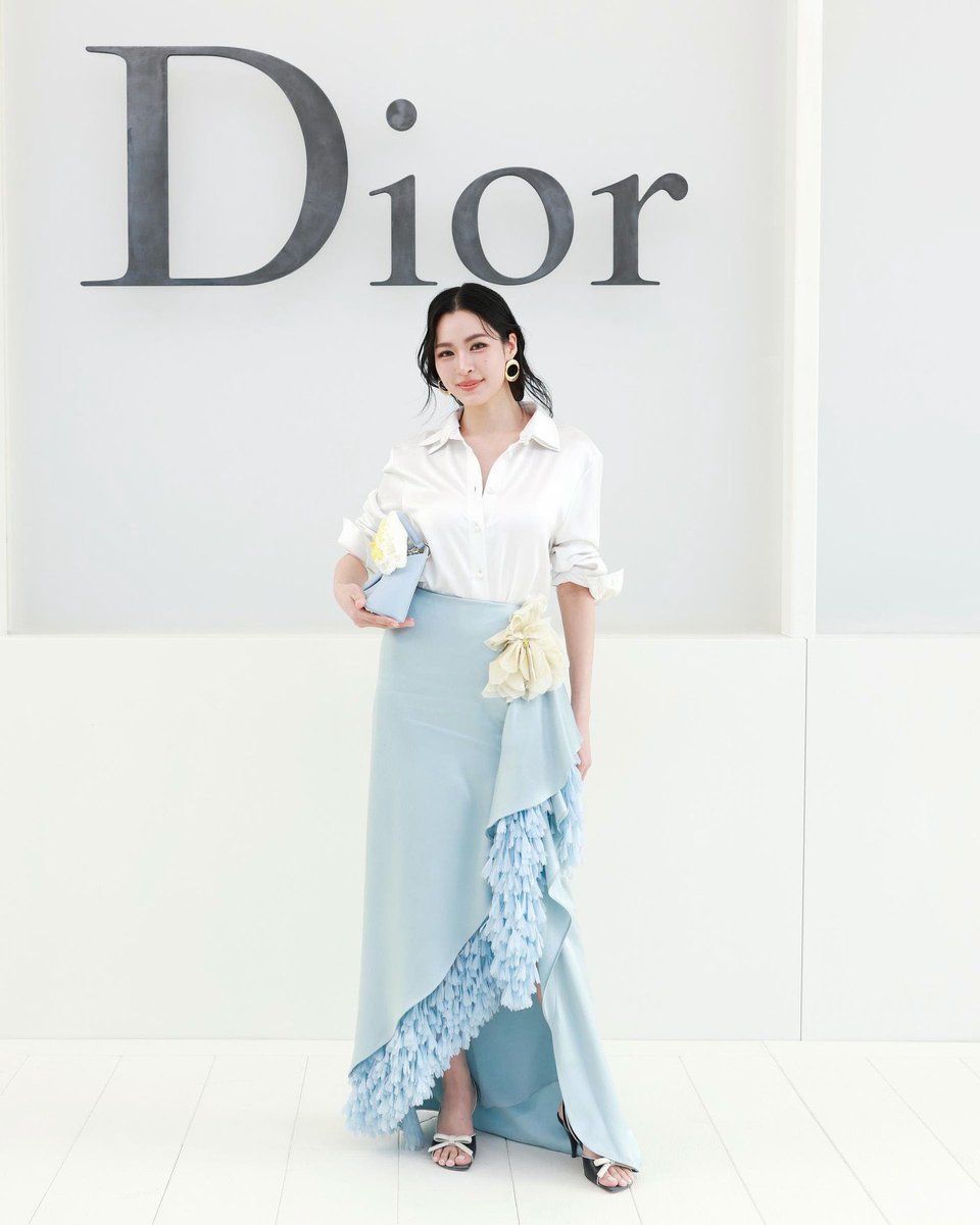 BellaS2Tae's tweet photo. 🍀☀️💖

LINGORM BA DIOR AT PFW
#DiorSummer27xLingOrm https://t.co/O2QJHwrwcq