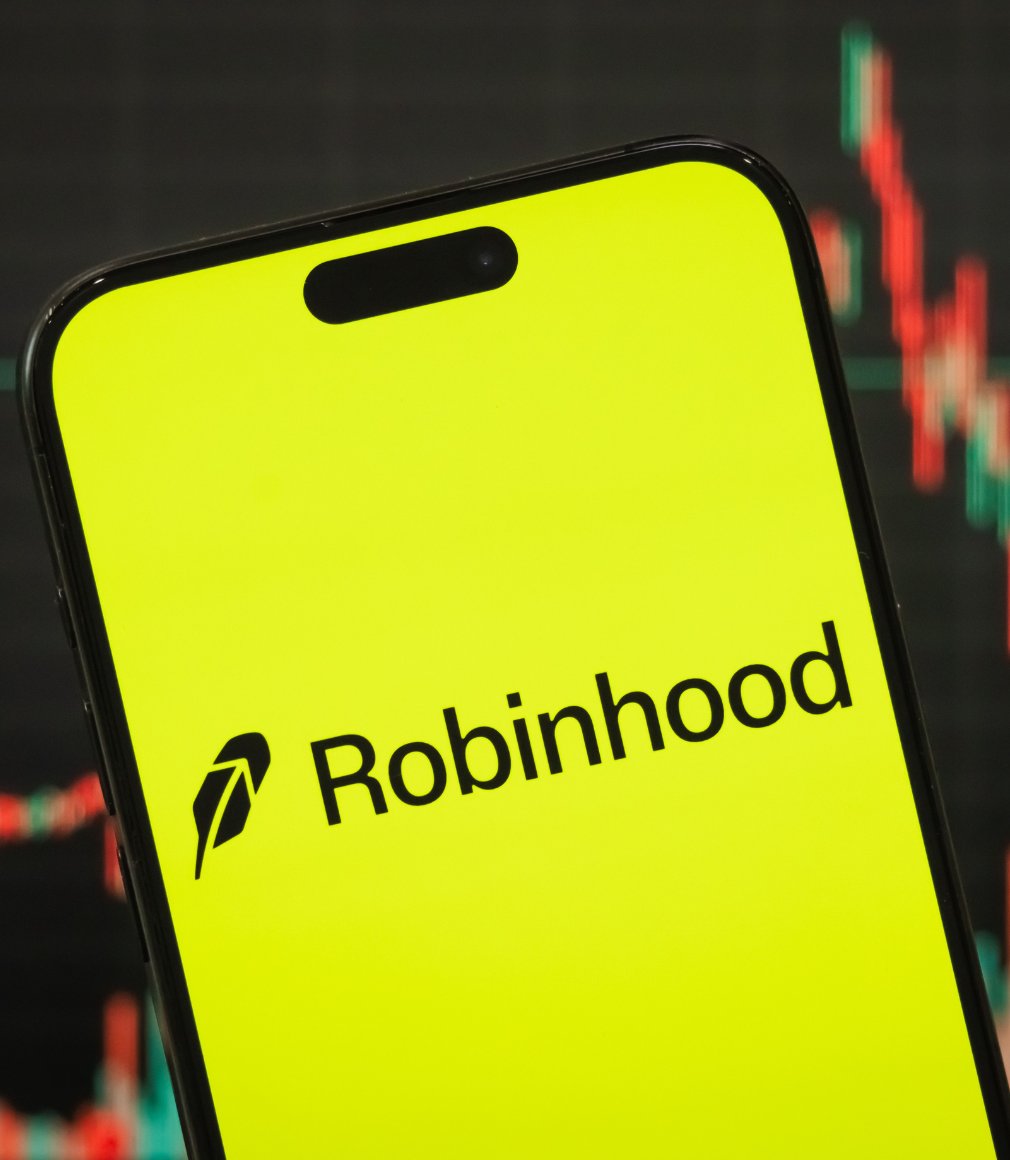 BullTheoryio's tweet photo. BREAKING: 🇺🇸 Robinhood announces 24/7 trading for US stocks and ETFs, including weekends. https://t.co/QwQzTg8SdY