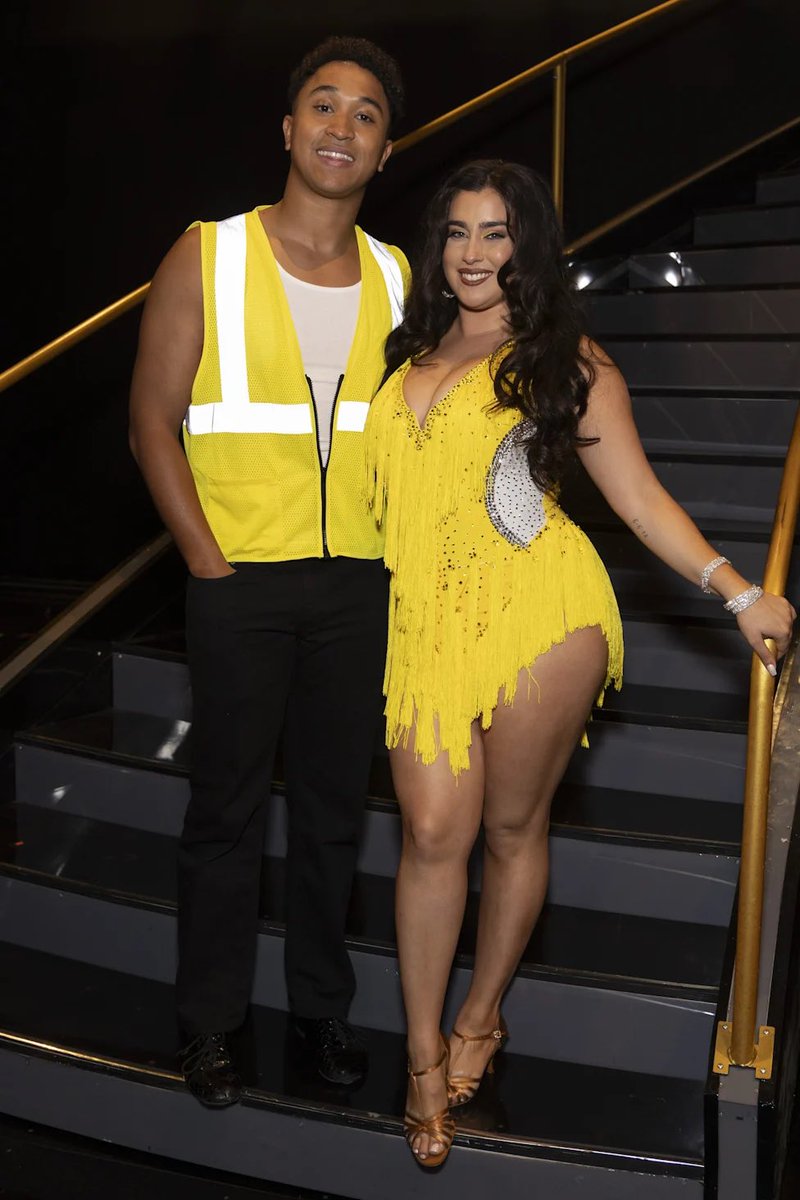 oldfunhouse's tweet photo. you can’t even wear the slightest hint of yellow in week 3 or else they kill you #dwts https://t.co/LSWXe9KYRd