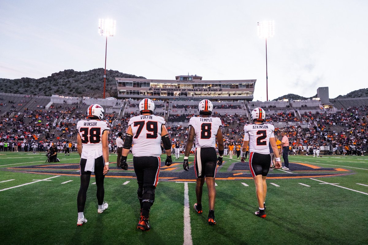 CFBTalkDaily's tweet photo. You probably haven’t heard much about Oregon State QB Braden Atkinson.

Probably because he doesn’t play in the SEC.

Through four games

🔥 1,421 passing yards, 3rd in the entire country
🎯 11 TDs
🔒 Just 2 INTs
📈 65% completion rate
🚀 355 passing yards per game

Great start https://t.co/Sh9zhRDtJr