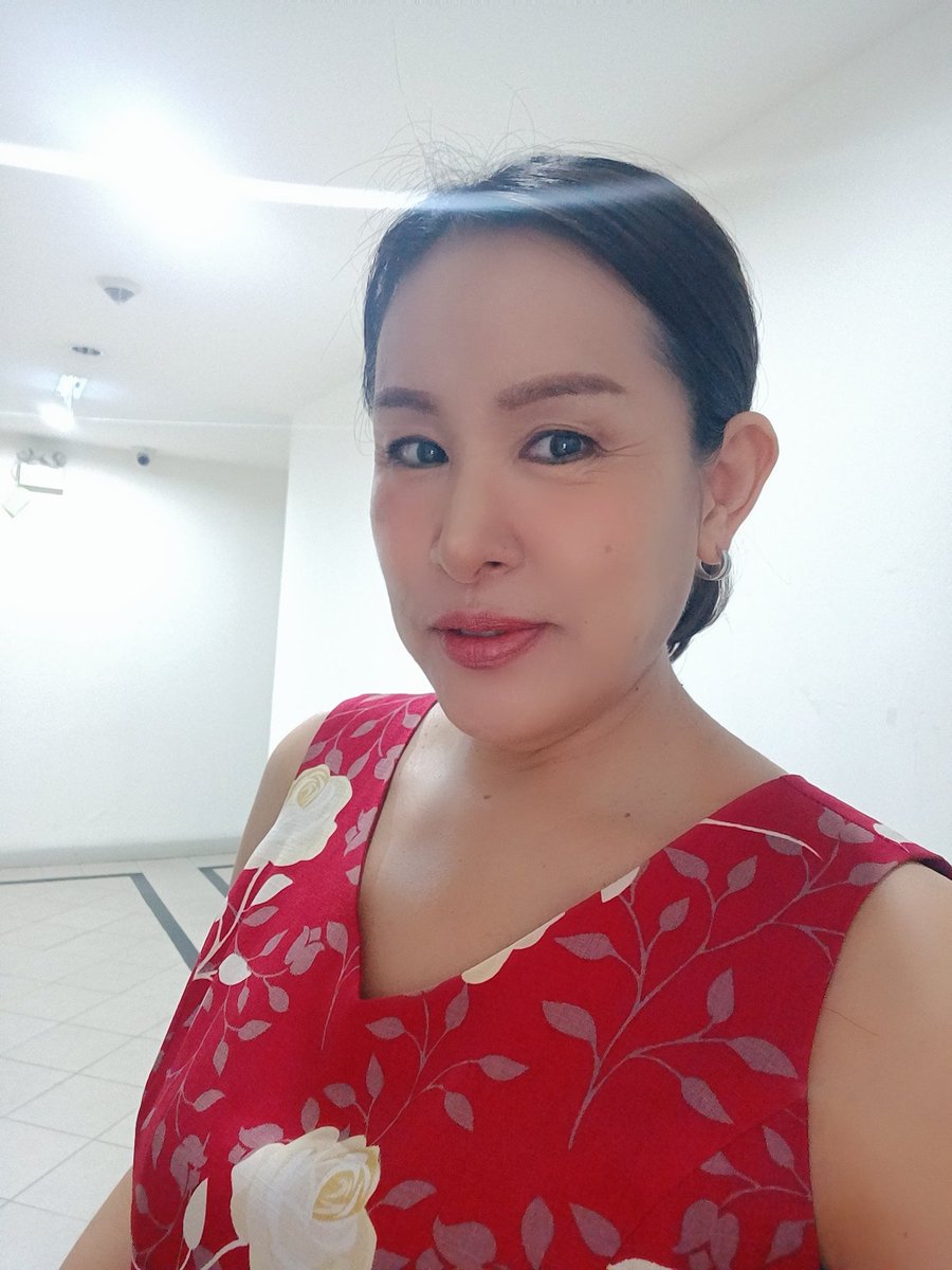pauseshampoo's tweet photo. กำลังเข้าสู่ผู้หญิงผมยาว 
แบบนี้ชอบไหมคะ😜☂️☂️
ID:ploy6256 https://t.co/CWKya0Lw6d