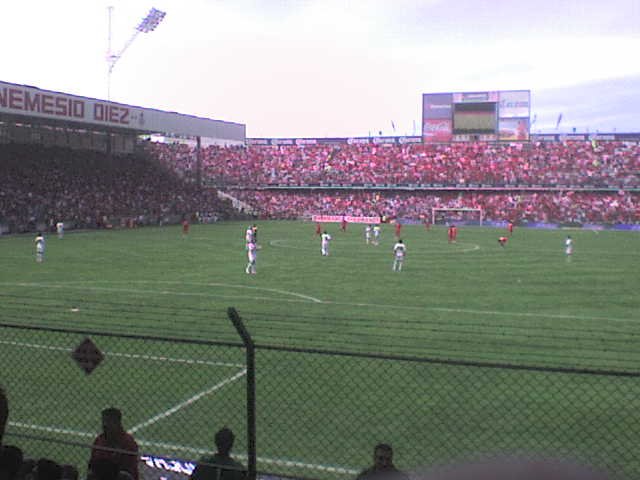 PpezJ23's tweet photo. ¿Viaje todo pagado por don Valentín? ¿El turco? ¿Que es la intercontinental ? ¿Quien es Vega? Te desmayaste por el balonazo de Memin Ayovi a la tribuna cuando estaba solo contra el portero, ya levantate que el checo Lugo  va a poner a Cerda de centro delantero, ya se viene la 11 https://t.co/JPcbmj5Abi