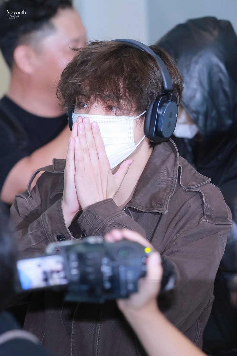 Veyouth_9592's tweet photo. 260930 ICN
잉? 귀걸이 바꿨네

#방탄소년단 #BTS #V #뷔  #テテ 
@BTS_twt https://t.co/dj7QcAyU6r