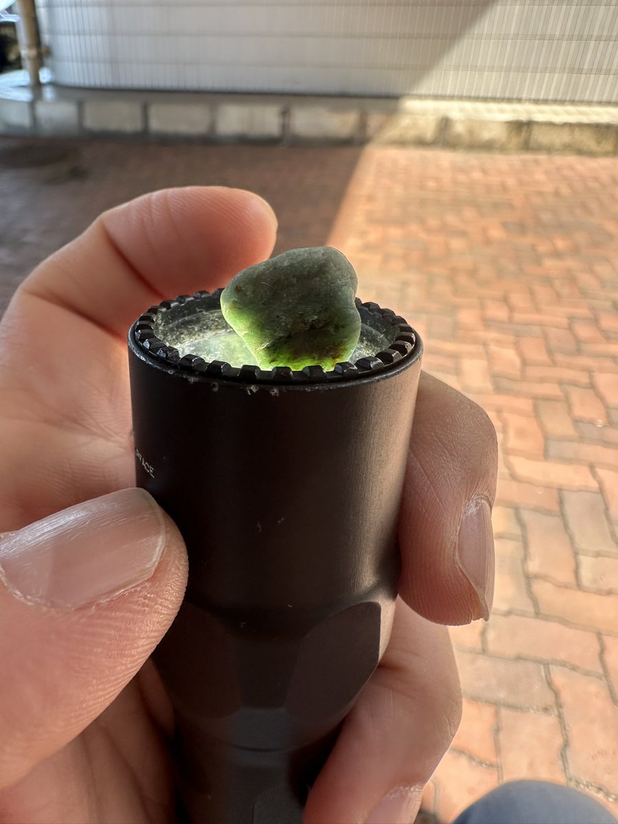 akuresu01's tweet photo. 翡翠かぁー？
透過してるっぽいけど
なんとも言えんな https://t.co/MI7e8NJCer