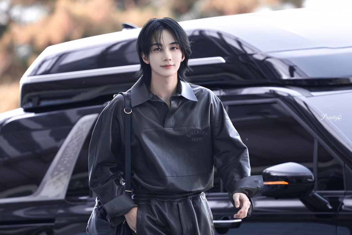 privity08081004's tweet photo. 260930 ICN
GIVENCHY

#정한 #윤정한 #JEONGHAN
#ジョンハン #尹净汉 
#세븐틴 #seventeen
@pledis_17 https://t.co/7WTFfwrWOF