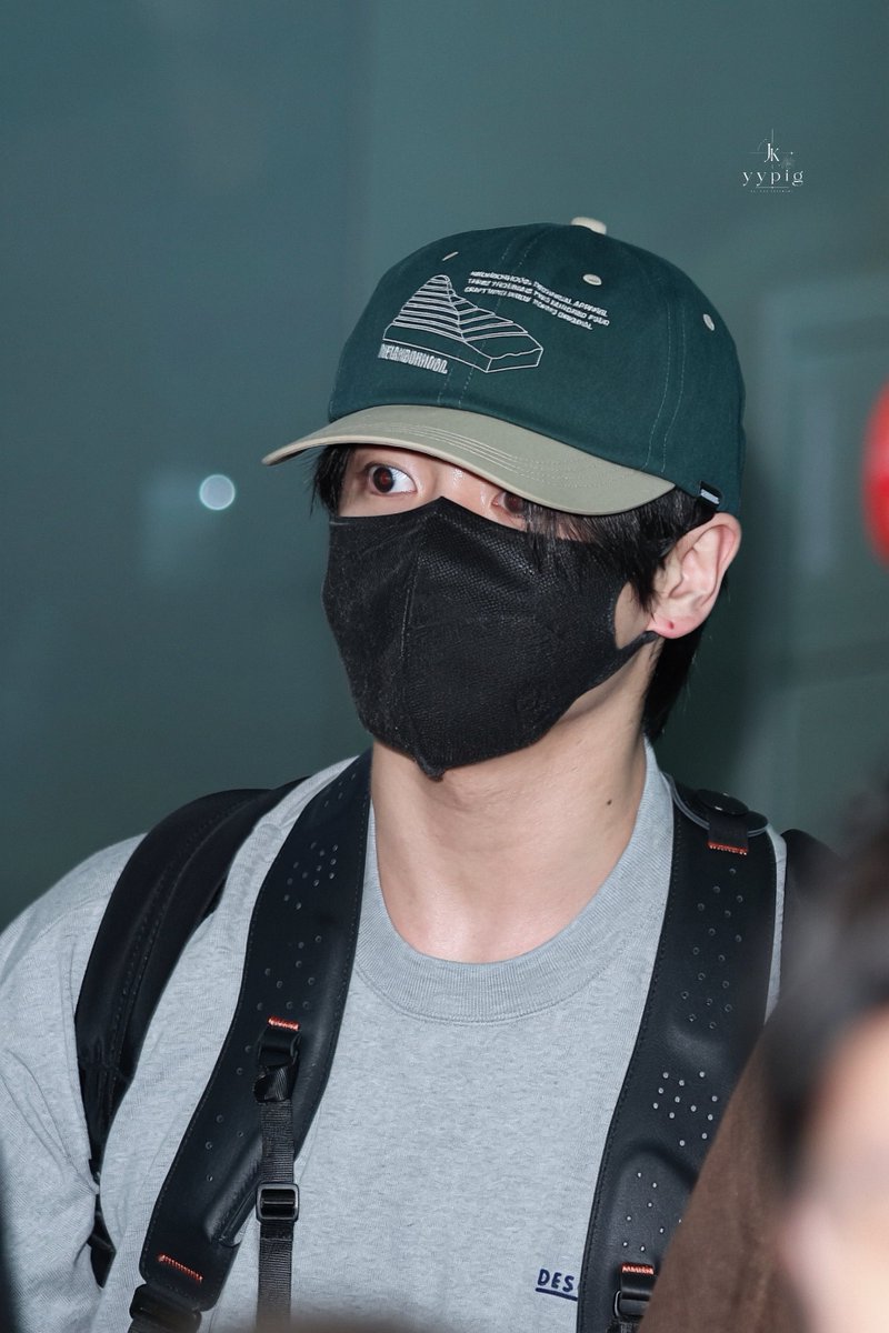 YYPIG97's tweet photo. 20260930  ICN

우리 서로 인생샷 찍어주자!

 #정국 #JUNGKOOK 
#BTS @BTS_twt 
#방탄소년단 https://t.co/F9rETPEWBm