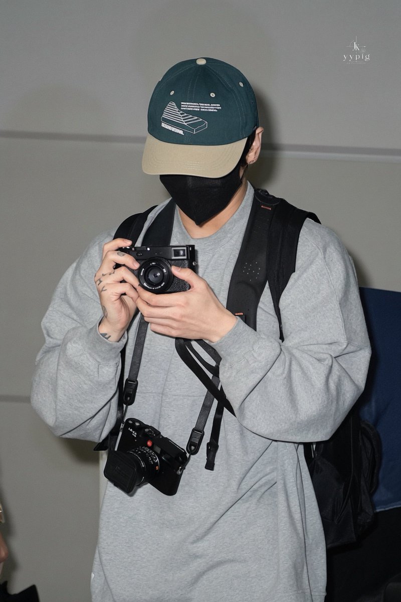YYPIG97's tweet photo. 20260930  ICN

우리 서로 인생샷 찍어주자!

 #정국 #JUNGKOOK 
#BTS @BTS_twt 
#방탄소년단 https://t.co/F9rETPEWBm