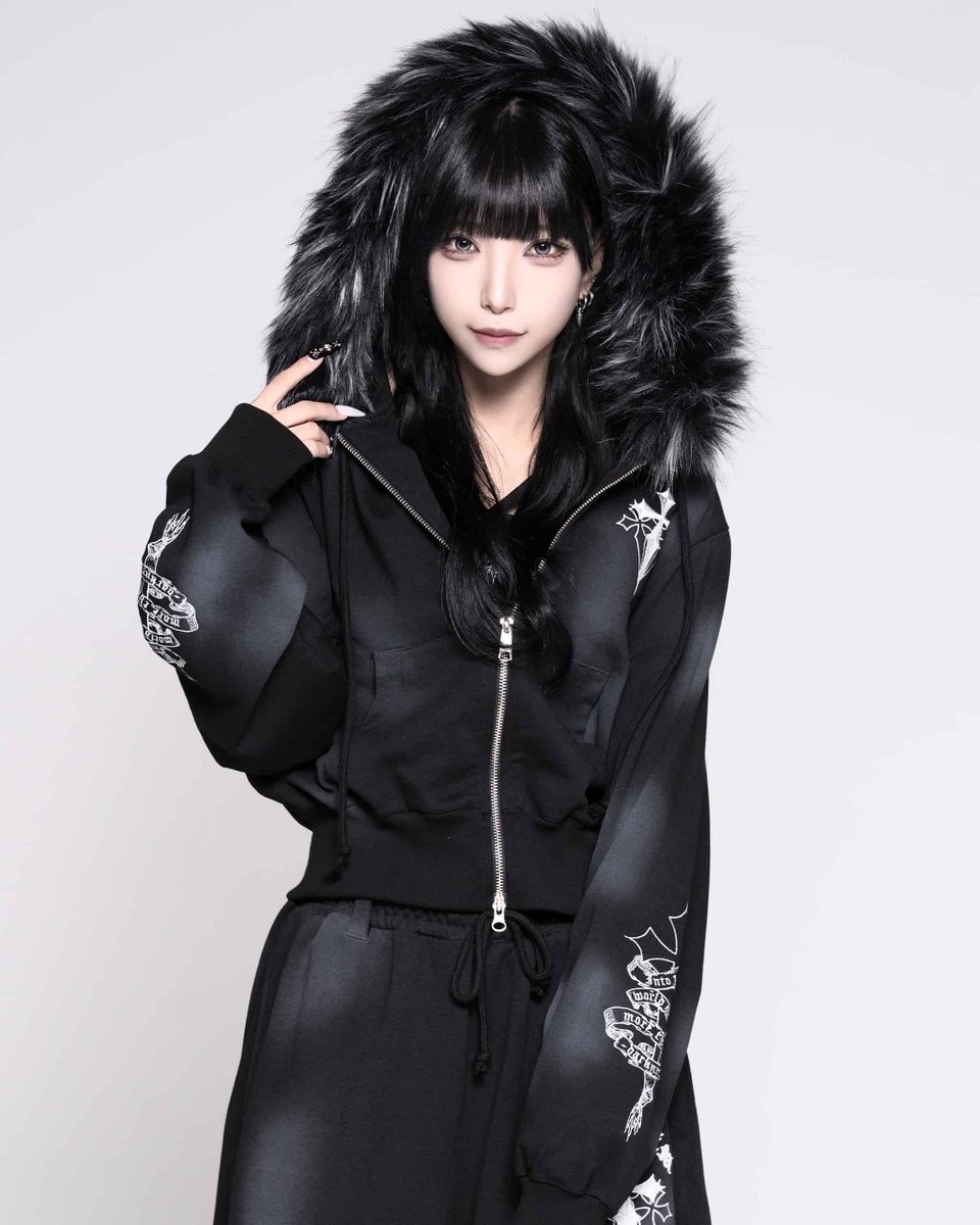 acrotokyo's tweet photo. 【NEW ARRIVAL】
REFLEM【レフレム】
ファー付きクロス刺繍クロップドジップパーカー/全3色
17,380円(税込)

▼商品ページはこちら▼
https://t.co/VcVWzFilVG https://t.co/oB0XqaJXAE