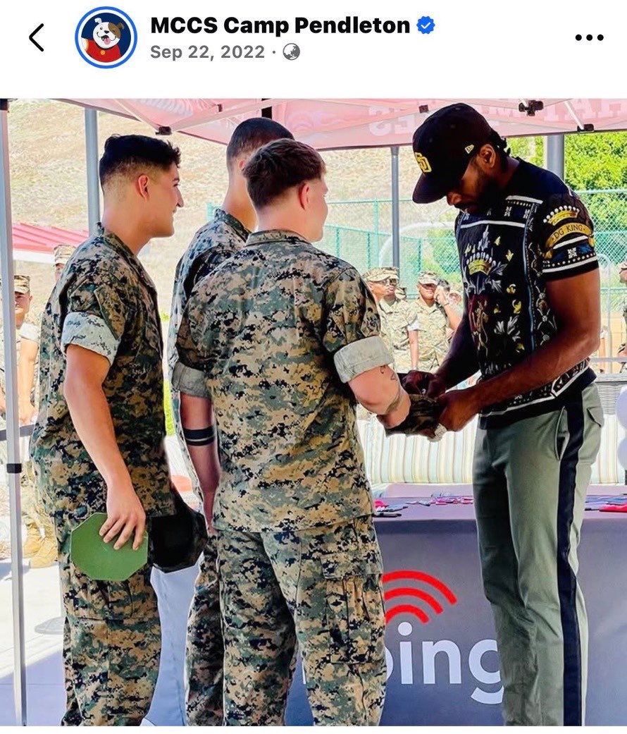 brasilcoast2's tweet photo. ⚠️ AGORA!

Kawhi Leonard recebeu US$ 672 mil em um evento militar de UMA HORA como parte de um esquema de US$ 66 milhões para burlar o teto salarial da NBA.

E sabe a maior coincidência nisso tudo? O valor da multa do Kawhi foi de US$ 700 mil kkkkkkk

Que canalha!

🗞️- @PabloTorre