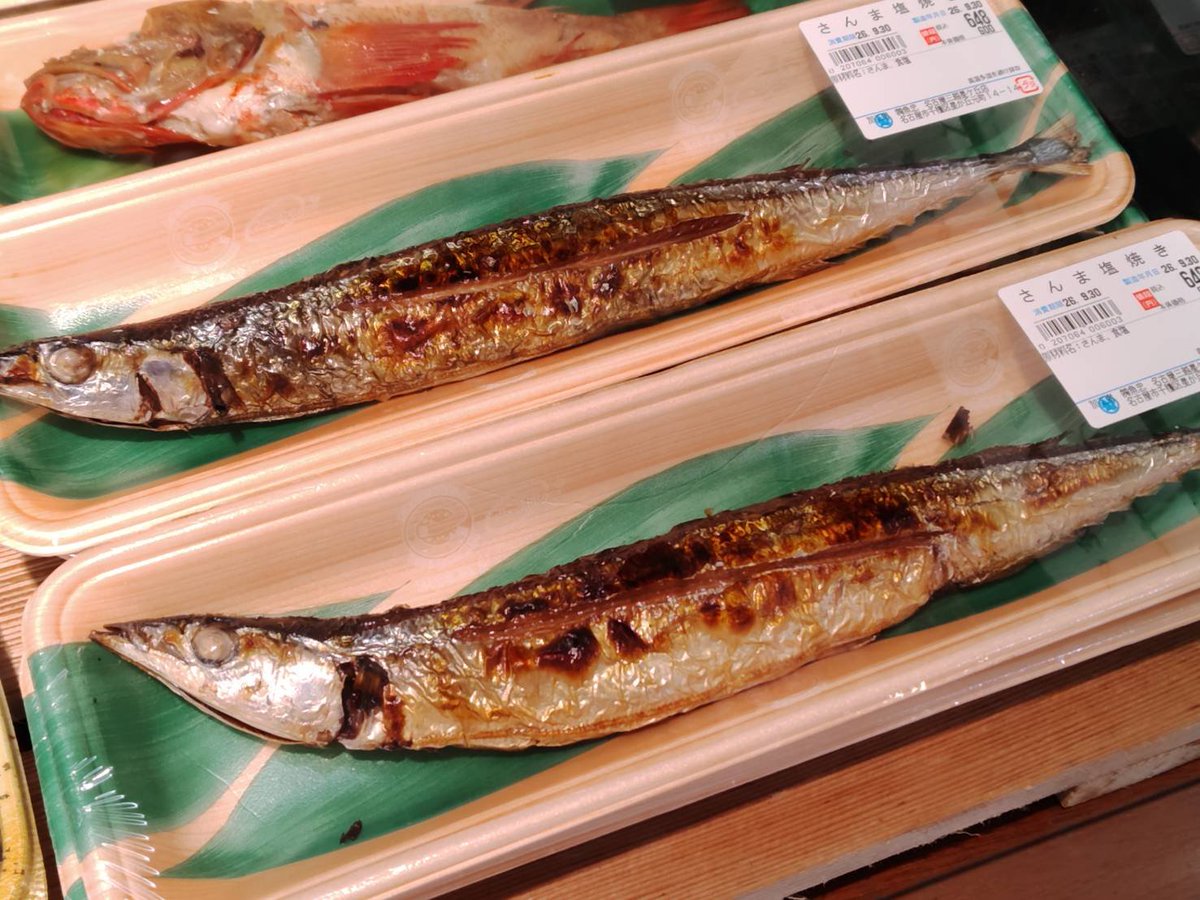 UochuHandyman's tweet photo. 名古屋三越星ヶ丘店B1魚忠

副店長本日はついに…
ついにサンマを焼いちゃいました！
やはりこの季節はこれですよこれ！

薄造りシリーズも絶好調。その日の仕入れで替わります。

本日も魚は魚忠
お買い物は三越で！ https://t.co/JAHSmvZrRU