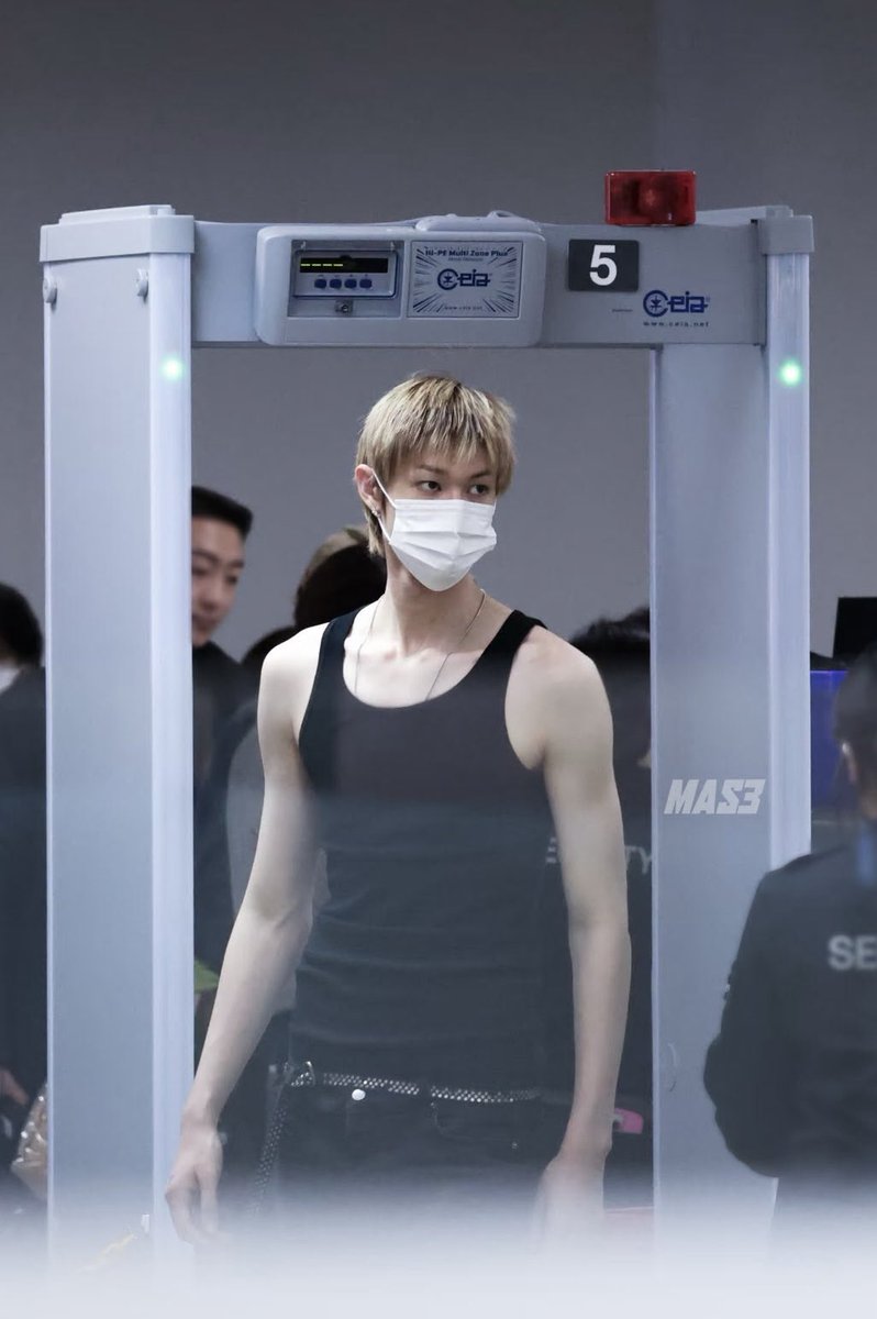 mart1n_gun's tweet photo. 와. SSIBAL
“떡대“ https://t.co/nhqsvyNIK9