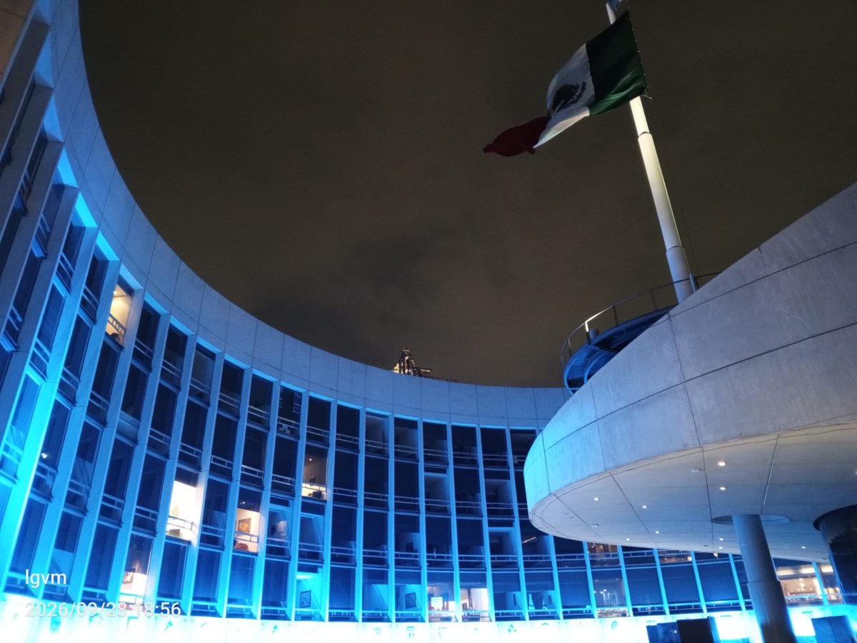 chiaraUNHCR's tweet photo. Hoy, el Senado de la República se ilumina de azul en honor a la visita del Alto Comisionado y para conmemorar el aniversario de la Convención sobre el Estatuto de los Refugiados.

Gracias, México. 🇲🇽🇺🇳 https://t.co/QD5d0F6uLi