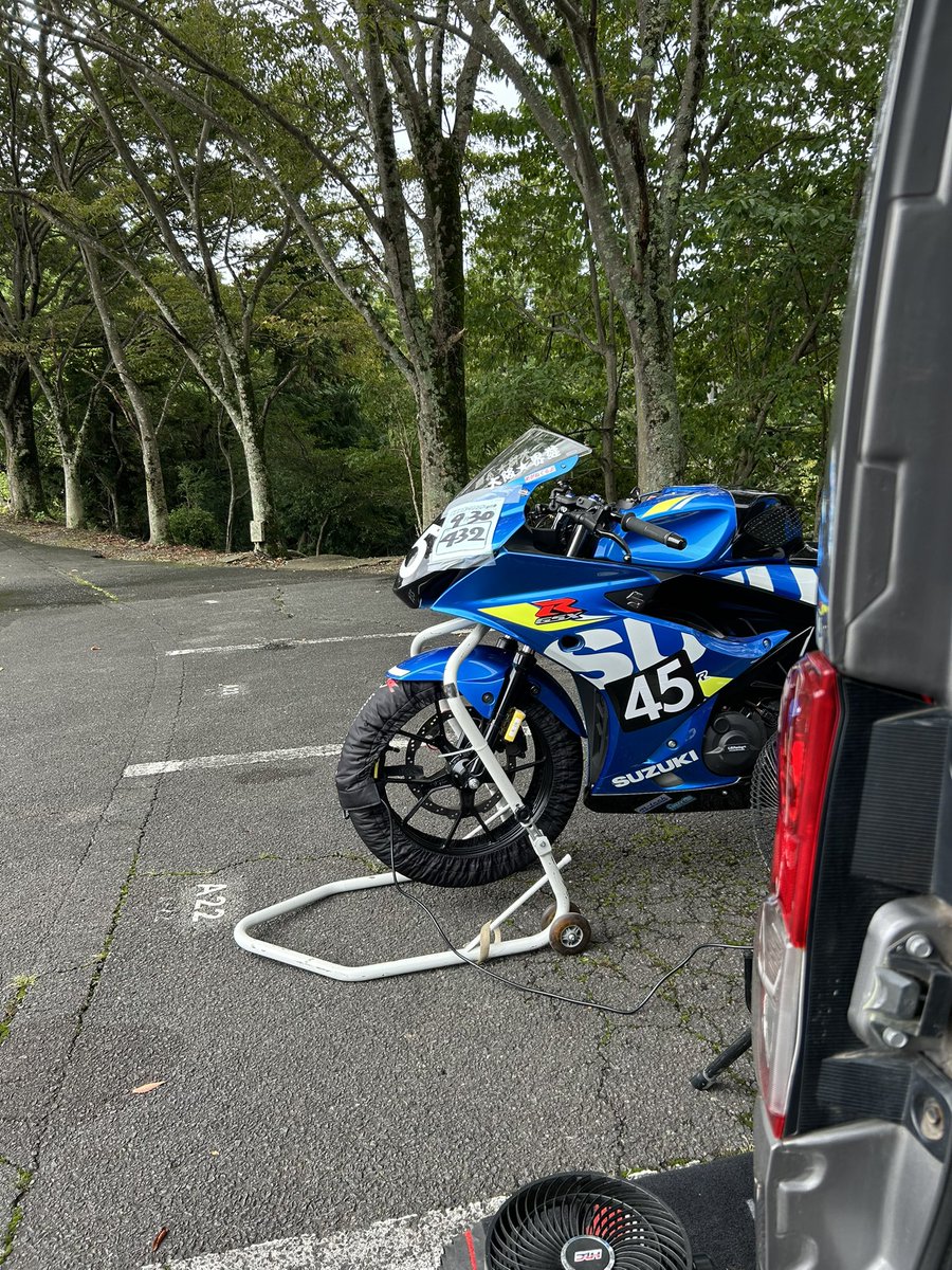 rsv1000rrider's tweet photo. 1ヶ月振りのおバイク😆
乗れるのだろうか https://t.co/UDx79w3EQO