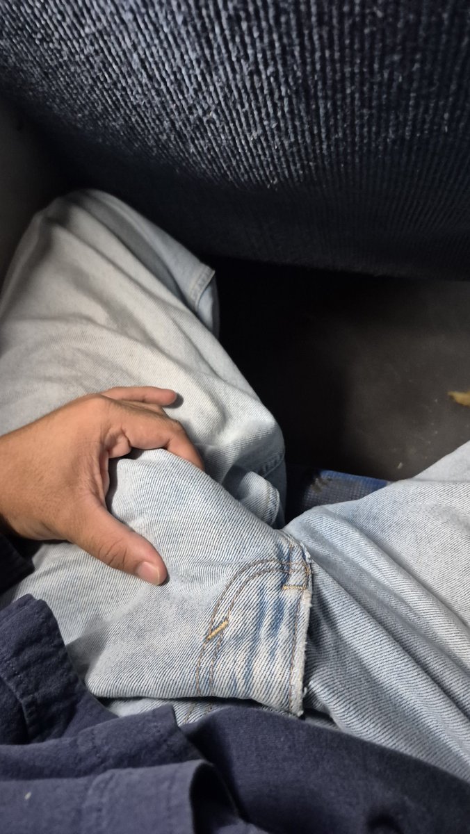 leon_baljeet's tweet photo. Me calente un poco en el camión  🥵🔥 https://t.co/k7TBcL7kR1