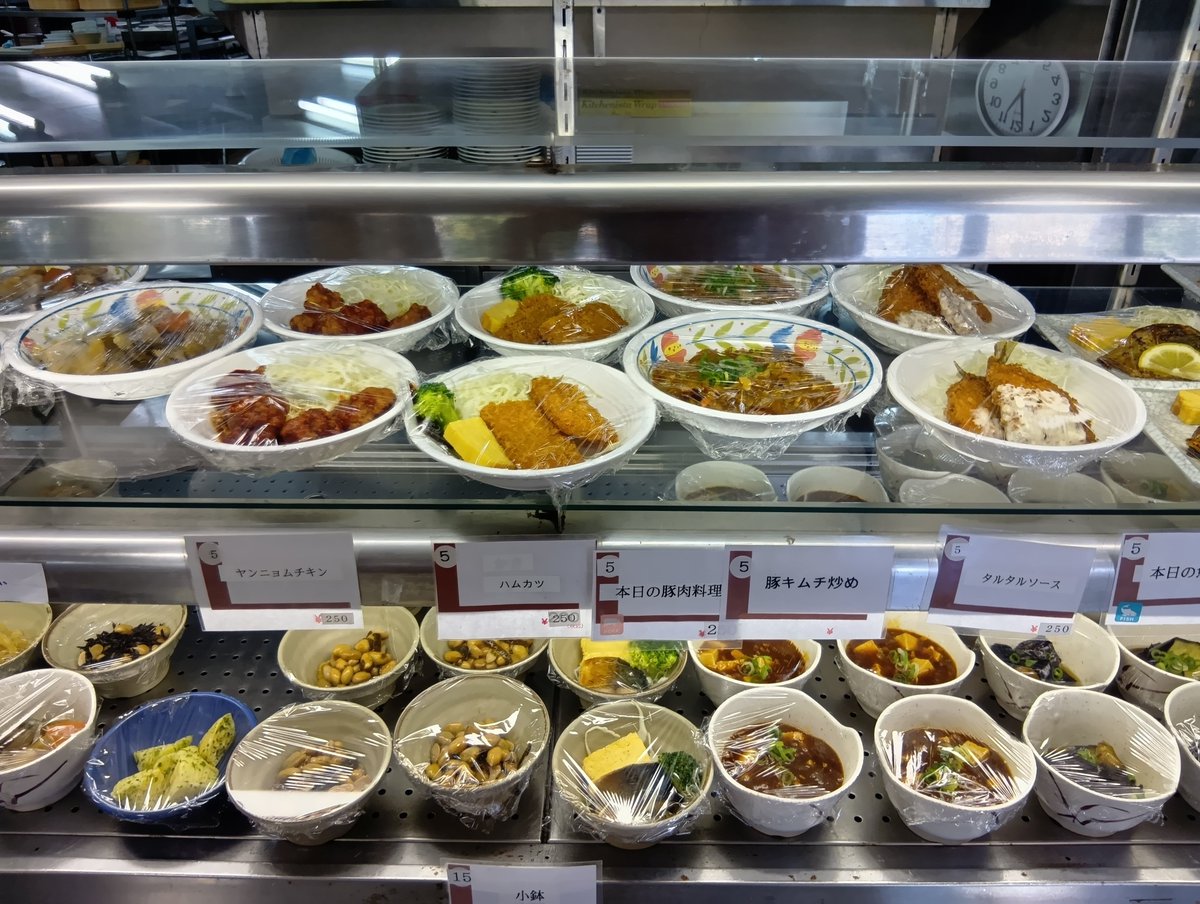 laforet_gfk's tweet photo. おはようございます☀本日のメニュー
ひれかつ
豚肉と野菜の塩ダレ炒め
鶏唐チリソース丼
やっと晴れましたね〜🌞今日は暑くなりそうですね明日からは新学期ですね！
明日のおすすめはガパオライスとなっております✨ https://t.co/jOWCFj5kU1