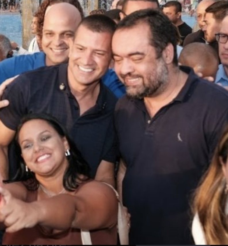 danimontpsol's tweet photo. boa noite, pessoal. posso deixar umas fotos aqui pra vocês nesse fim de terça feira? 

Douglas Ruas -> Claúdio Castro
Cláudio Castro -> Douglas Ruas. https://t.co/32rzgl23ma
