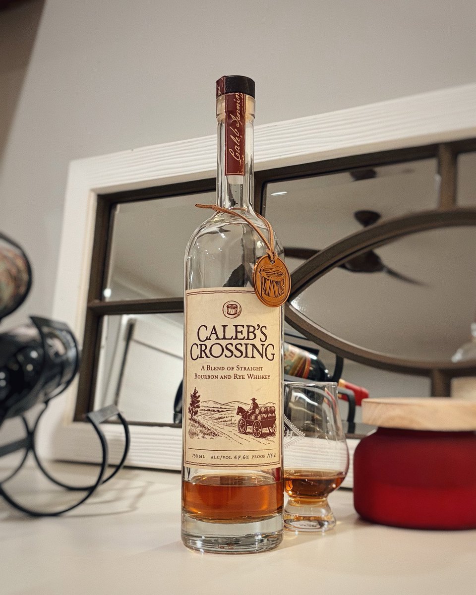 RBird101's tweet photo. A little batch 2 @ccwhiskeyco Bourbon &amp; Rye Blend in my glass. 🥃🥁 https://t.co/6yPIHJX11g