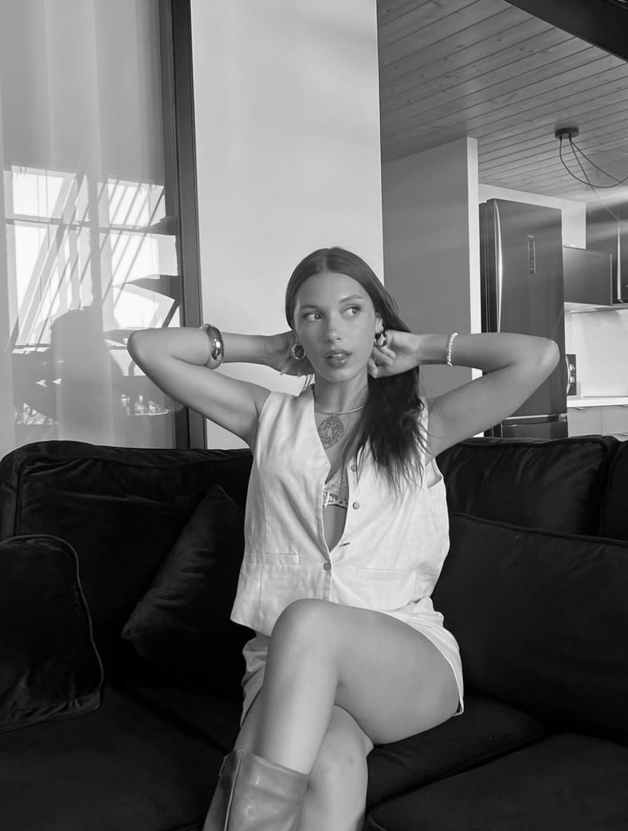 ChapeauxFiles's tweet photo. Lola Carro Pagani — 0818. https://t.co/AcpWd1ucCz