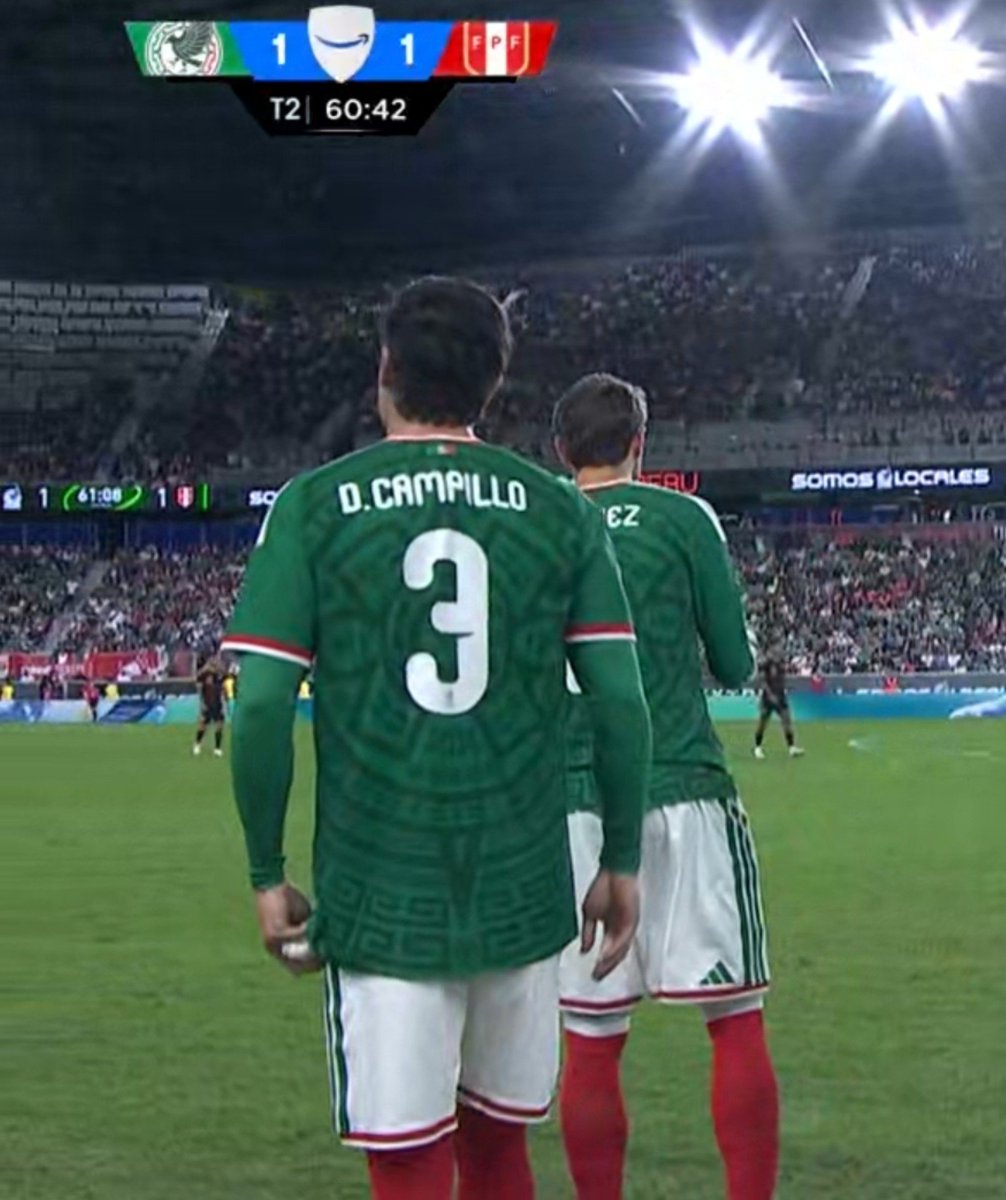 sugloss93's tweet photo. ya entró el señor diego campillo de carrillo 😭 https://t.co/30sjJx3HrK