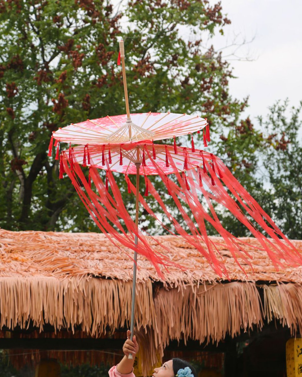 Cangzhou_China's tweet photo. If September in Cangzhou had a highlight reel, this would be it. ☀️✨

From seas of sunflowers to the Bohai coast, from acrobats in motion to people practising Wushu on the sports field, here are 10 snapshots of a city that never stops surprising us.

#Cangzhou #ChinaTravel #GrandCanal #ExploreChina #TravelChina