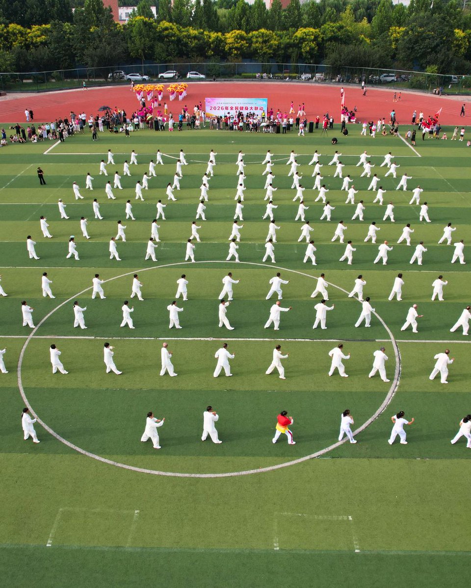 Cangzhou_China's tweet photo. If September in Cangzhou had a highlight reel, this would be it. ☀️✨

From seas of sunflowers to the Bohai coast, from acrobats in motion to people practising Wushu on the sports field, here are 10 snapshots of a city that never stops surprising us.

#Cangzhou #ChinaTravel #GrandCanal #ExploreChina #TravelChina
