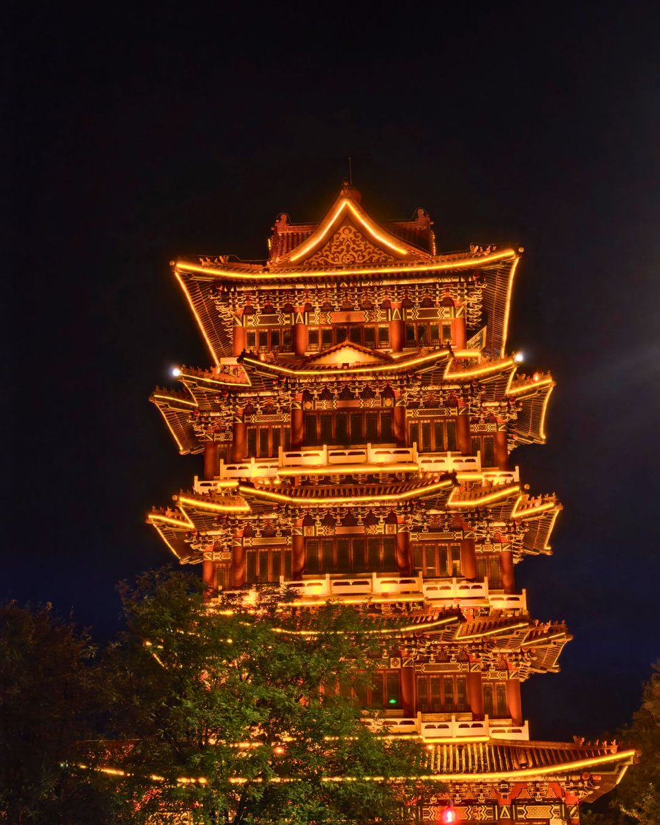Cangzhou_China's tweet photo. If September in Cangzhou had a highlight reel, this would be it. ☀️✨

From seas of sunflowers to the Bohai coast, from acrobats in motion to people practising Wushu on the sports field, here are 10 snapshots of a city that never stops surprising us.

#Cangzhou #ChinaTravel #GrandCanal #ExploreChina #TravelChina