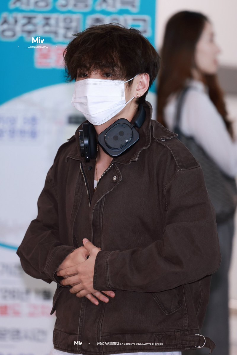 Miv_vm95's tweet photo. 260930 태형이🐻 ICN🛫
#태형 #뷔 #김태형 
#TAEHYUNG #V
#BTS #방탄소년단 https://t.co/fORFU3zIH9