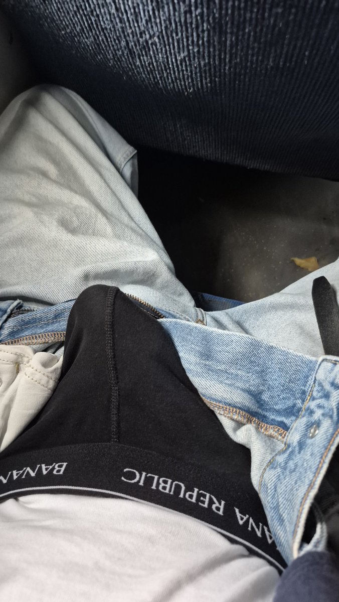 leon_baljeet's tweet photo. Me calente un poco en el camión  🥵🔥 https://t.co/k7TBcL7kR1