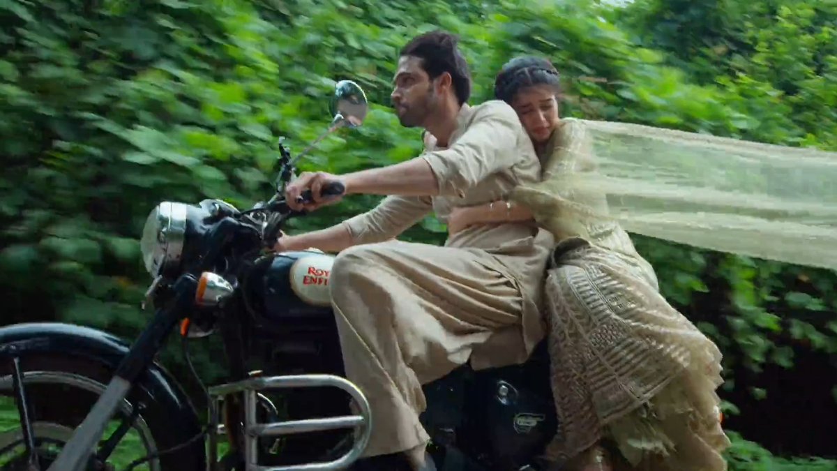 Itsurgurl_AS's tweet photo. THE BIKE CHASE WAS SO CINEMATIC.
It genuinely felt like I was watching the climax of a Bollywood movie. The shots, the intensity, the whole sequence.
ABSOLUTE CINEMA. 

ll #seherhonekohai #maher #maherkanikaah ll https://t.co/GD9K2VHxsI