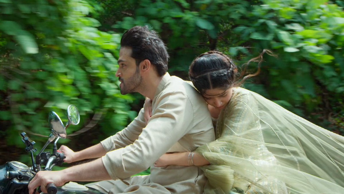 Itsurgurl_AS's tweet photo. THE BIKE CHASE WAS SO CINEMATIC.
It genuinely felt like I was watching the climax of a Bollywood movie. The shots, the intensity, the whole sequence.
ABSOLUTE CINEMA. 

ll #seherhonekohai #maher #maherkanikaah ll https://t.co/GD9K2VHxsI