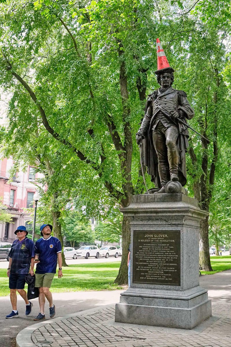mademesmile_x's tweet photo. Scottish fans are putting traffic cones on statues as they enjoy the World Cup in America
#smile #love #lovely https://t.co/krAHi8H3PV