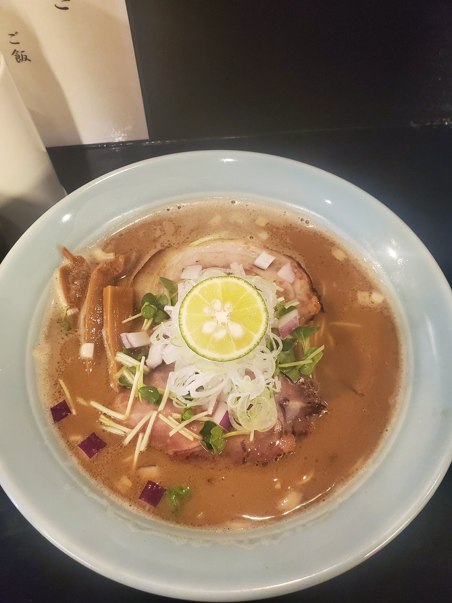 ATSUYOSHI1975's tweet photo. らぁ麺もち月@清水
秋刀魚らぁ麺(清水産鰯MIX)

本日の昼飯☀️🍴 https://t.co/XzV2aksJ4X