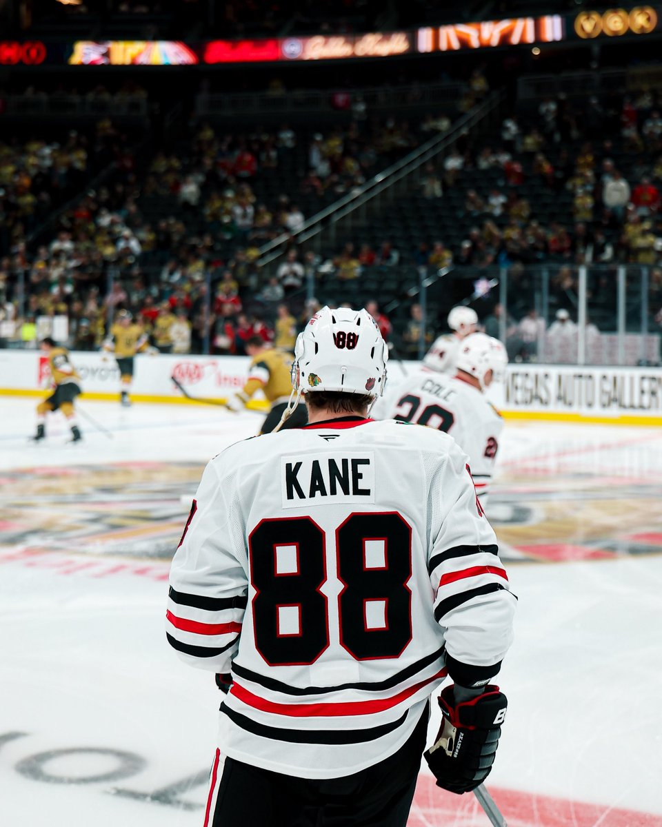 NHLBlackhawks's tweet photo. taking it all in ❤️ https://t.co/4DHfjxHy4j
