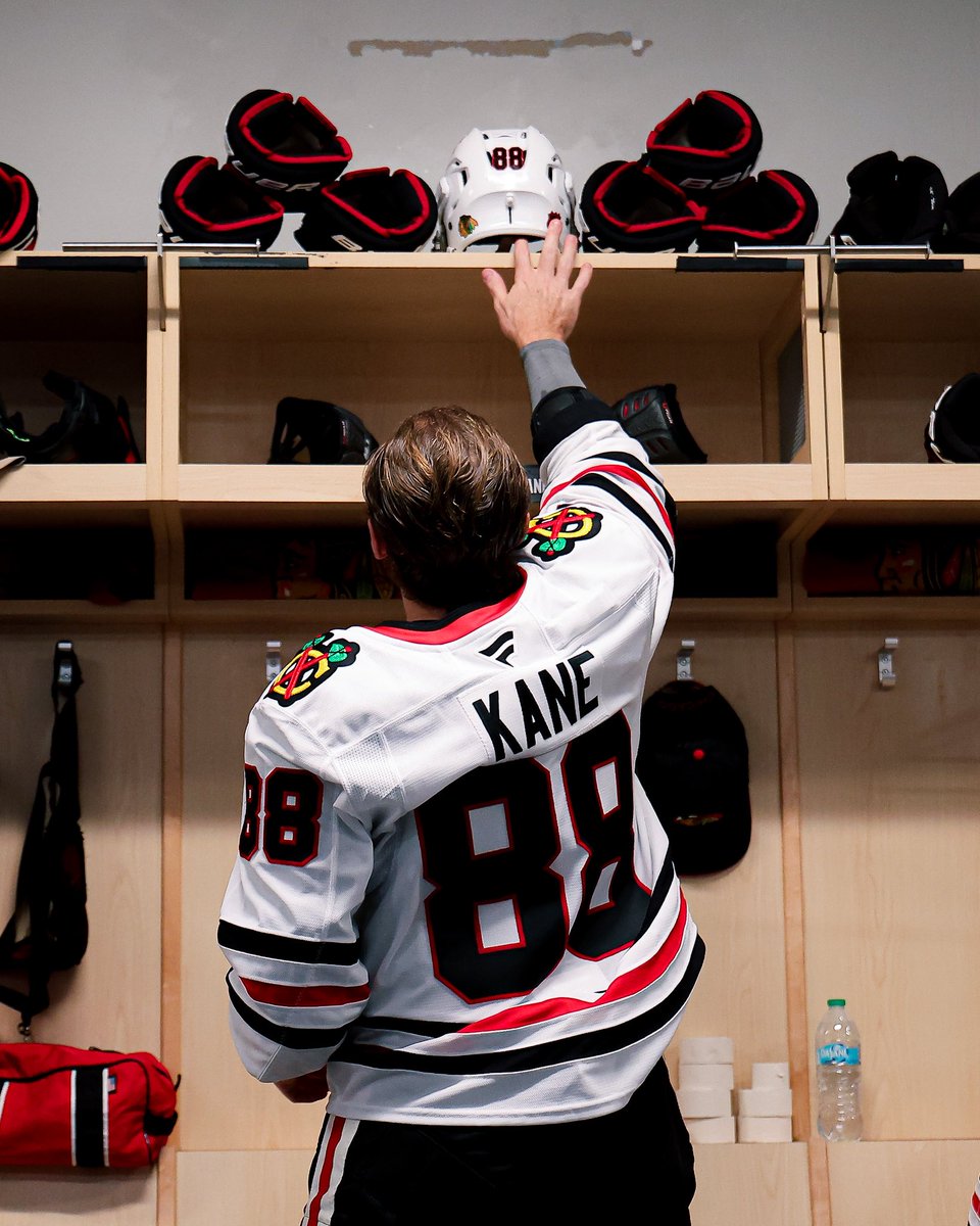 NHLBlackhawks's tweet photo. taking it all in ❤️ https://t.co/4DHfjxHy4j