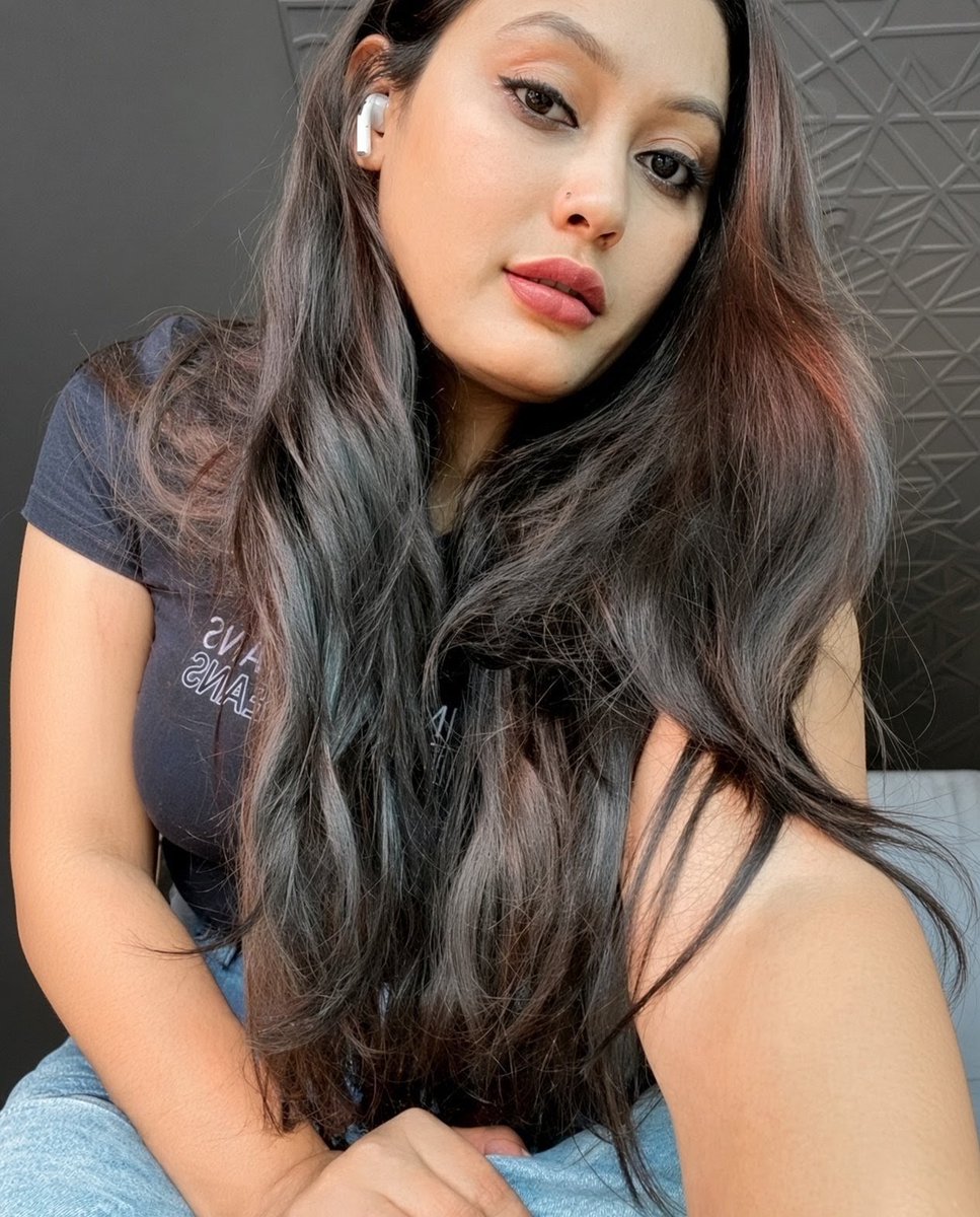 _RakshitaRai's tweet photo. Posing like i have somewhere to be. https://t.co/USWzkpUhNI