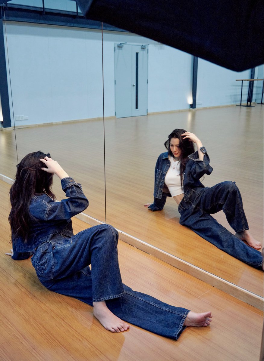 KMayaKwangbae's tweet photo. ฉันเกิดในรัชสมัยตี๋CK 🫠

#LinglingKwongxCalvinKlein https://t.co/IMyomB2YHo